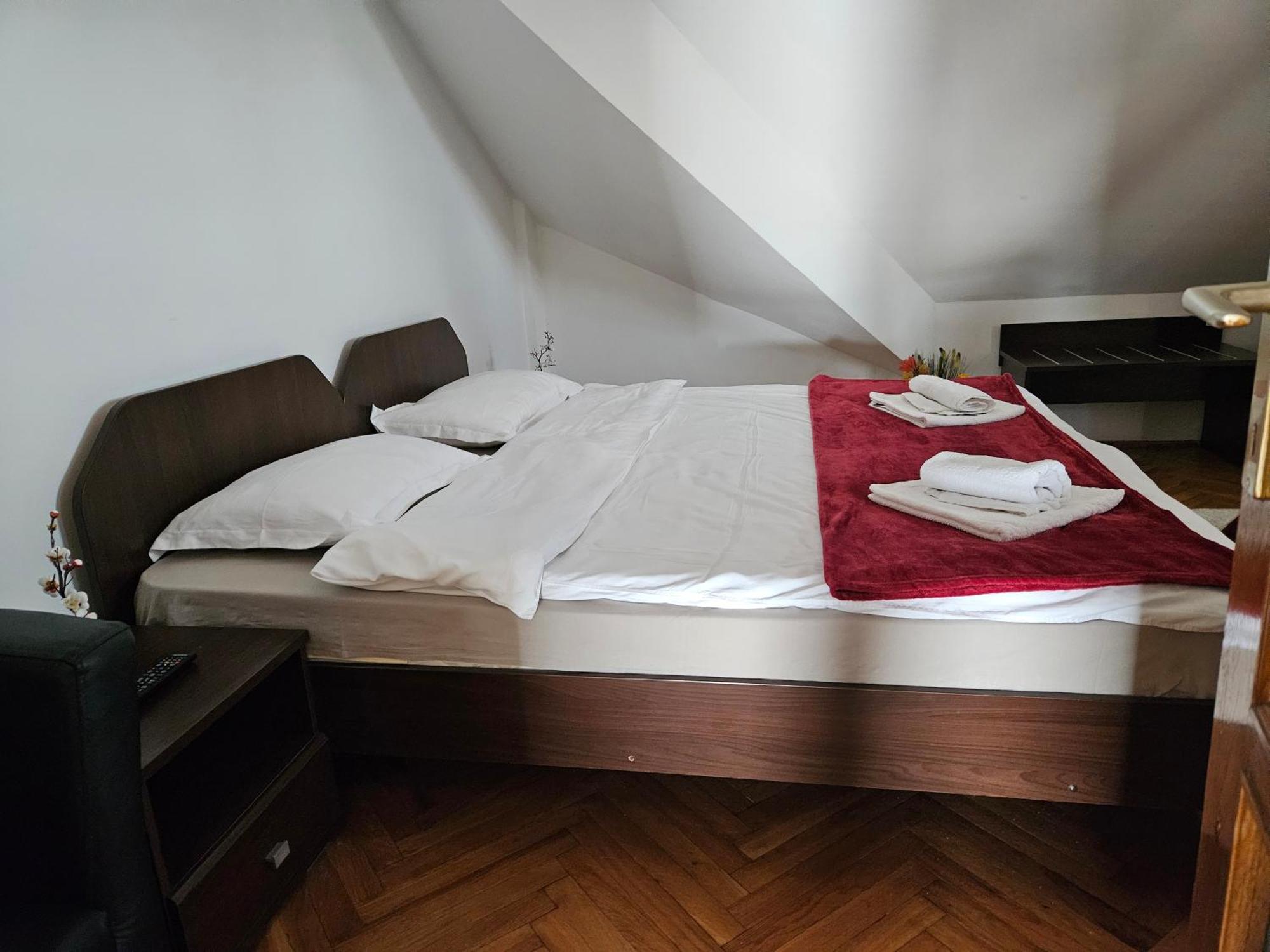 Apartament Zarnesti City Centre Vmp Aparthotel Room photo